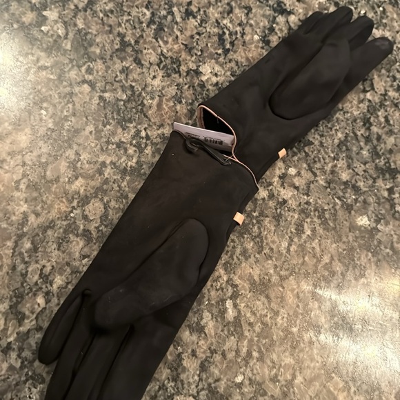 Arianna by Howard’s micro touch gloves NWT - Picture 5 of 5